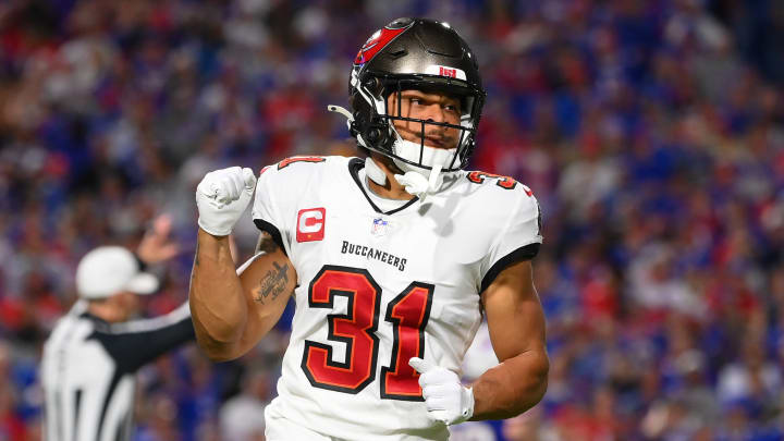 Tampa Bay Buccaneers värvar om Antoine Winfield med den högsta lönen för en säkerhet i NFL